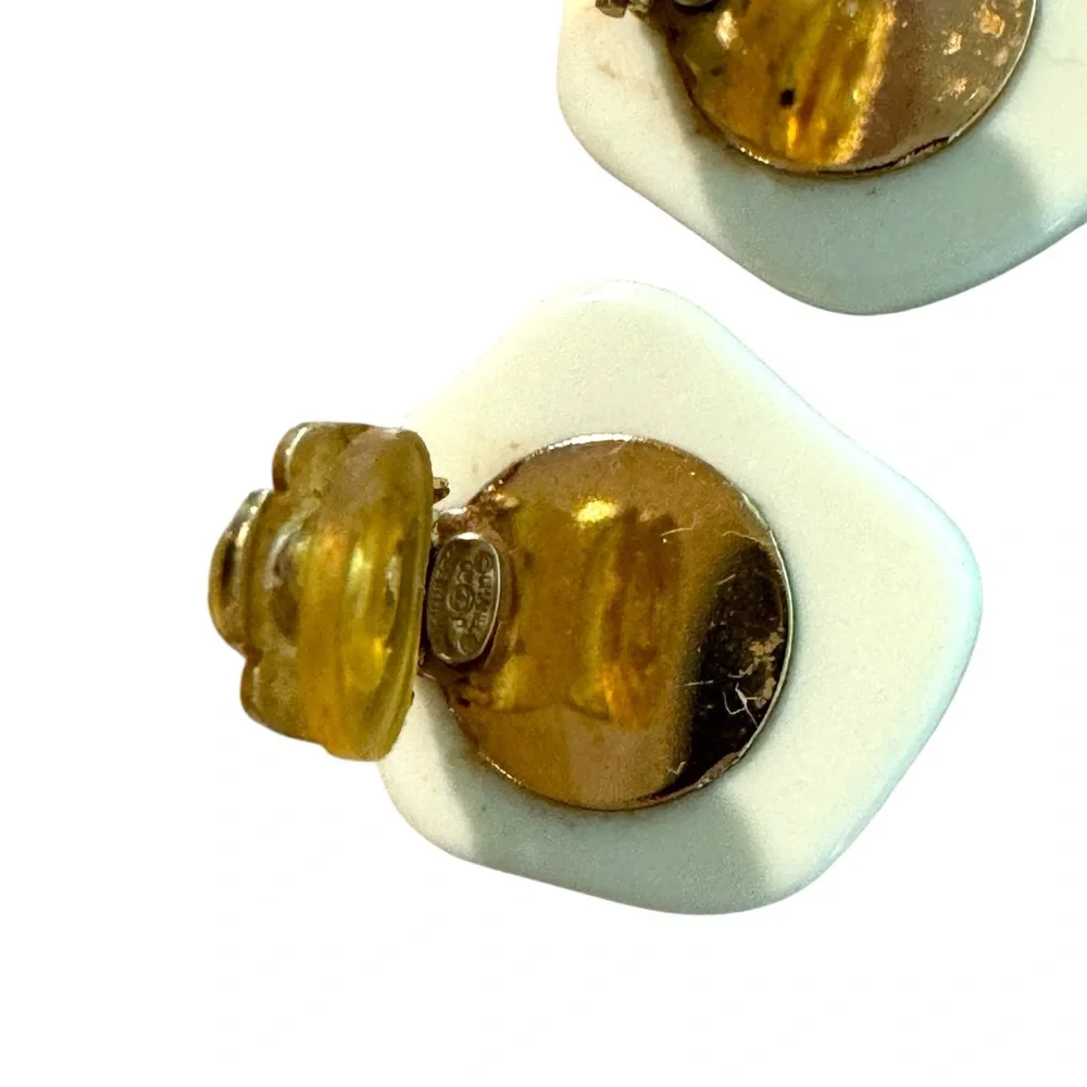 Vintage Chanel White CC Black Camellia Resin Clip on Earrings 💯 authentic - Picture 6 of 6